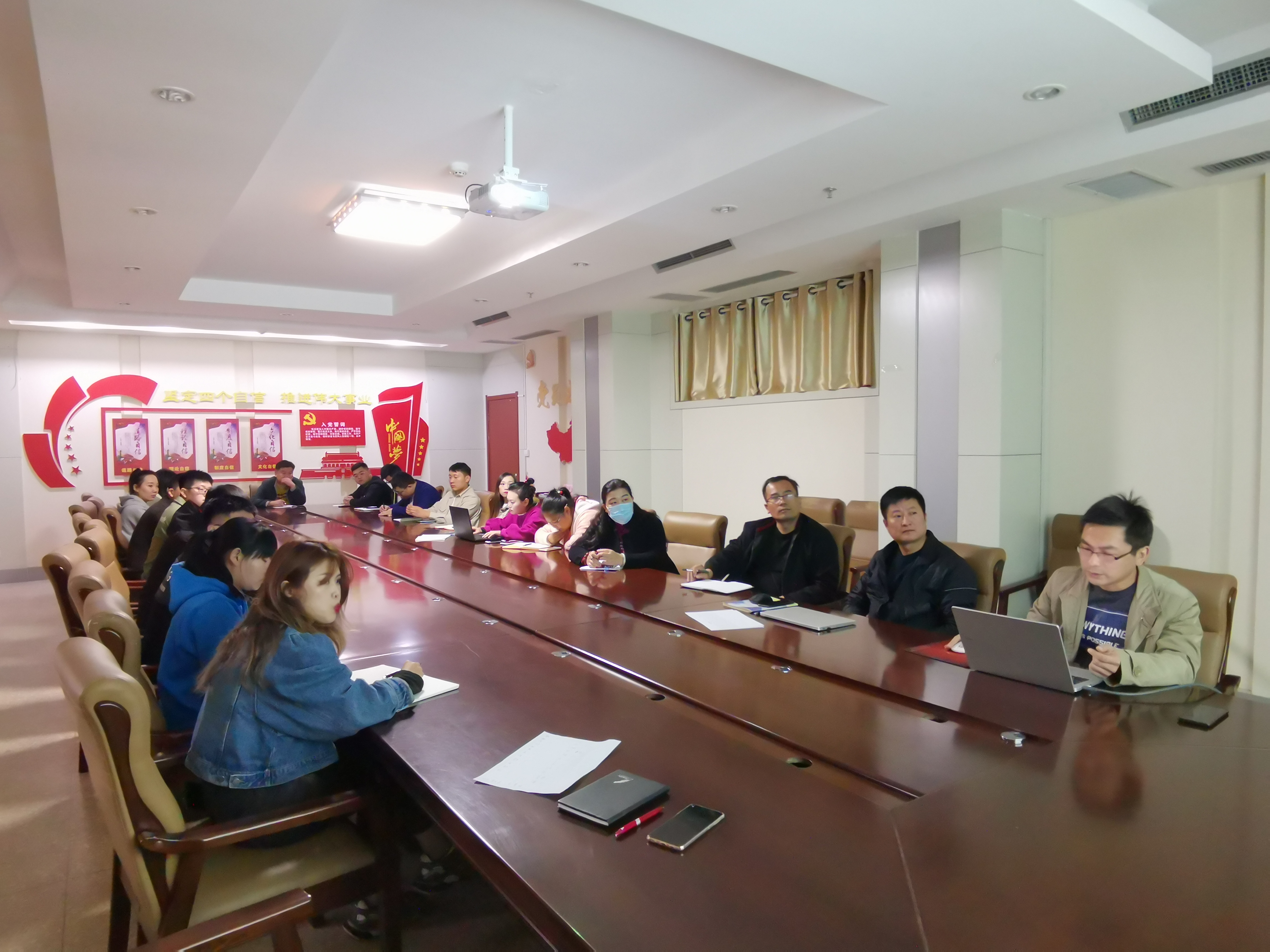 志远稳评公司全体职员事情聚会召开